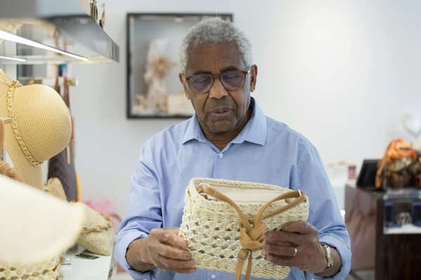 Colliers femme ras du cou : l'élégance à portée de main